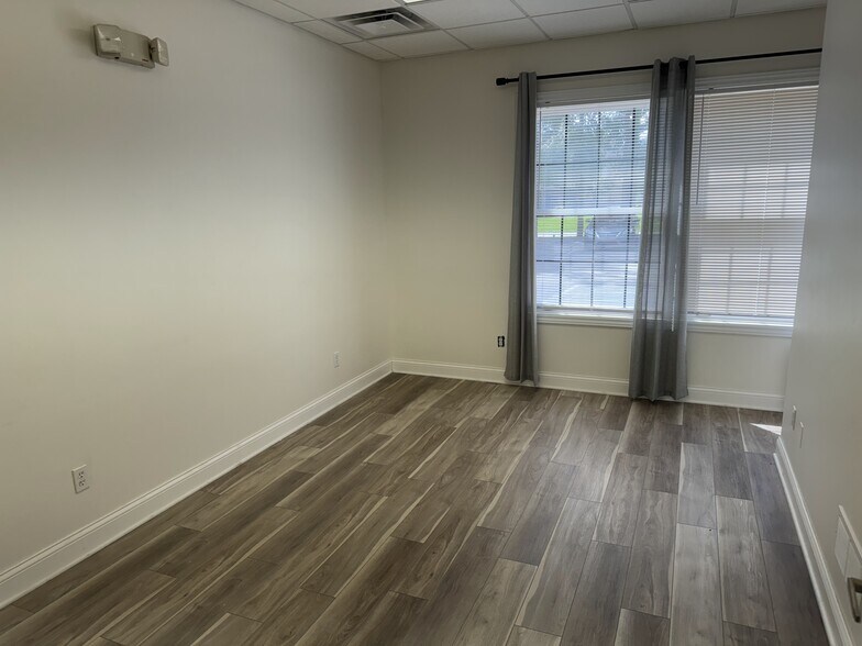 More Photos Of 8155 Annsbury Dr, Utica Office For Lease