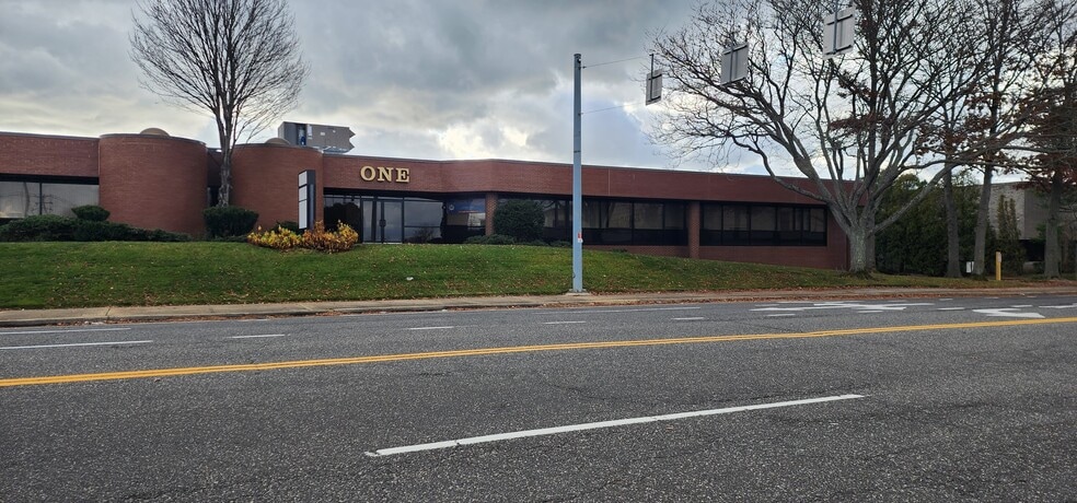 More Photos Of 1 Michael Ave, Farmingdale Office For Lease