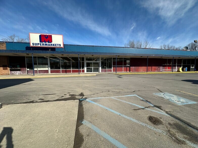 Primary Photo Of 31 N Main St, Sherburne Supermarket For Sale