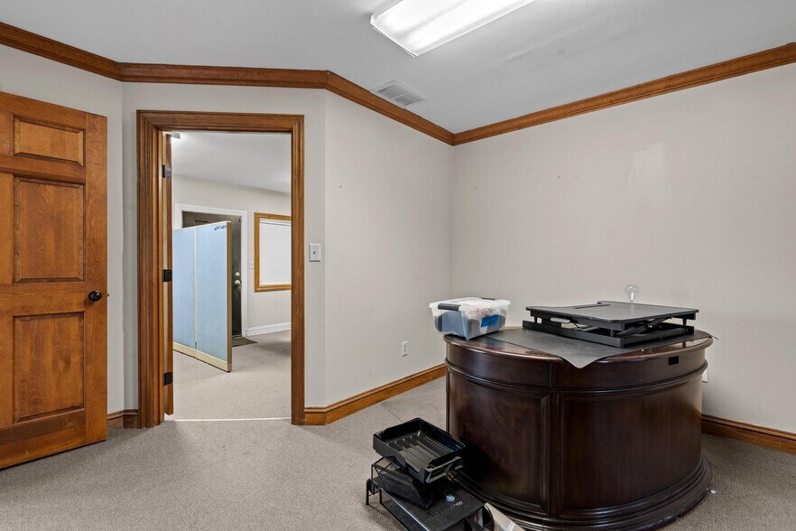 More Photos Of 2233 Miamisburg-Centerville Rd, Dayton Office For Sale