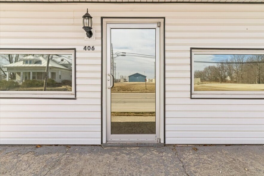 More Photos Of 406 N Main St, Lynn Restaurant For Lease