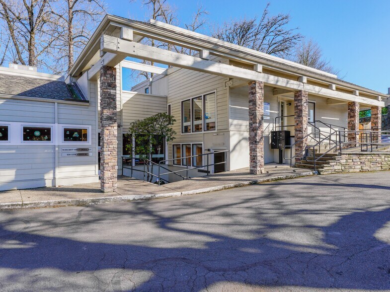 More Photos Of 620-660 12th St SE, Salem Medical For Lease