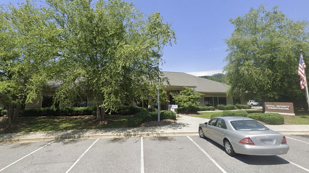 More Photos Of 800 Centre Park Dr, Asheville Office For Sale