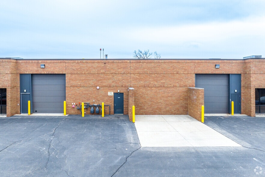 More Photos Of 14555 Rotunda Dr, Dearborn Office For Sale