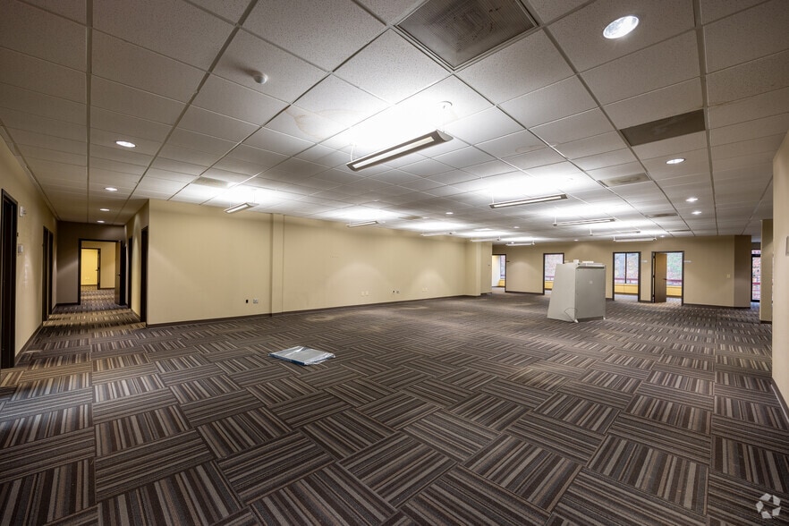 More Photos Of 303 Research Dr, Peachtree Corners Research And Development For Lease