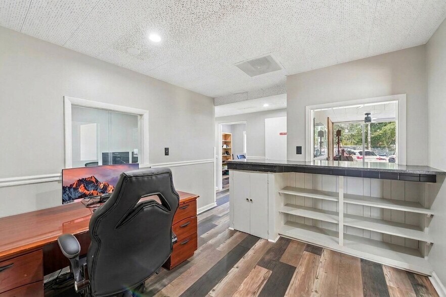 More Photos Of 224 E Broad St, Winder Medical For Sale