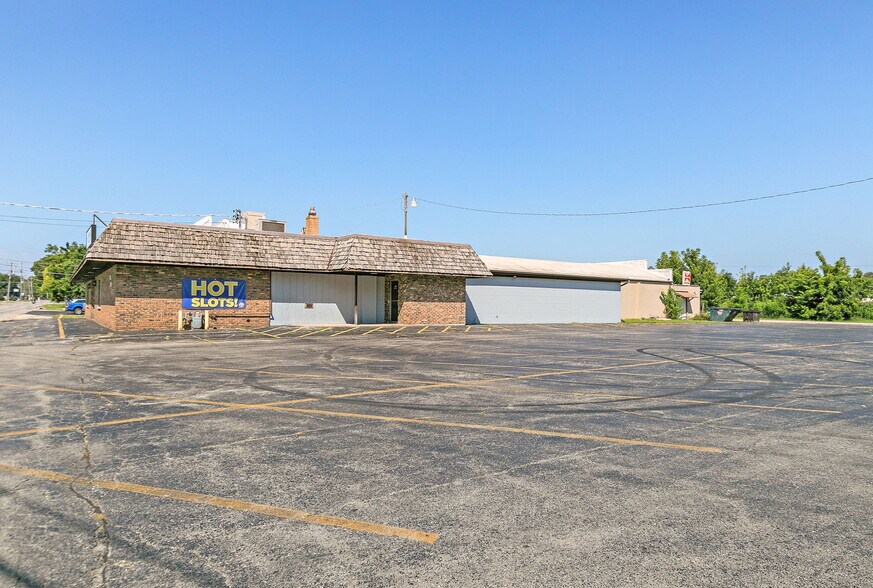 More Photos Of 927 E Railroad St, Sandwich Bowling Alley For Sale