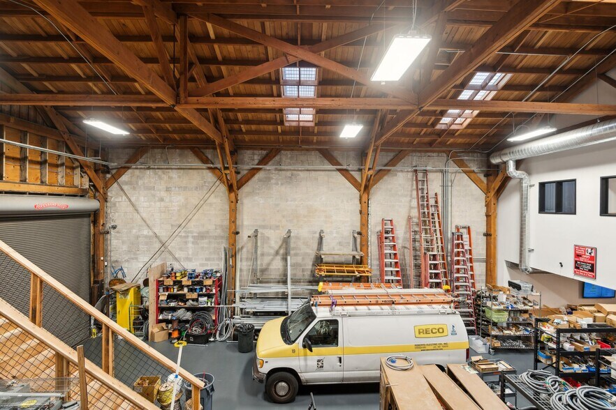 More Photos Of 1000 Calcot Pl, Oakland Warehouse For Lease