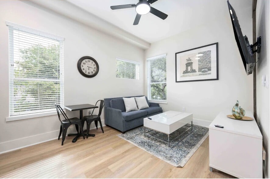 More Photos Of 214 Welch St, Houston Apartments For Sale