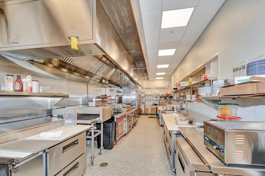 More Photos Of 140 Washington Sq, Washington General Retail For Sale