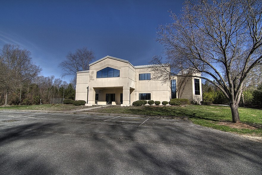 More Photos Of 1127 Curtis St, Monroe Light Manufacturing For Lease