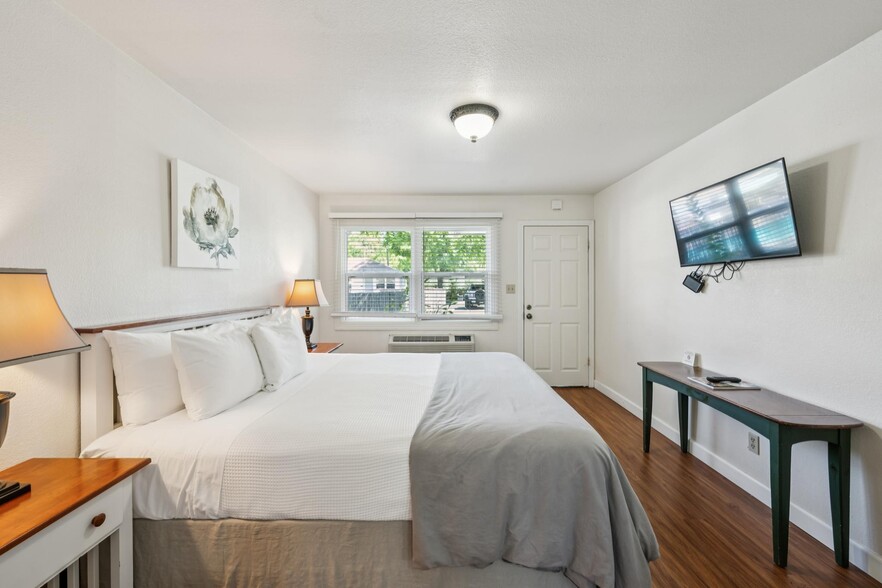 More Photos Of 1623 Lake St, Calistoga Hotel For Sale