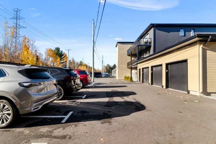 More Photos Of 13575 Rue Du Médoc, Mirabel Apartments For Sale