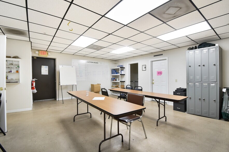 More Photos Of 1761 Dobbs Rd, Saint Augustine Warehouse For Lease