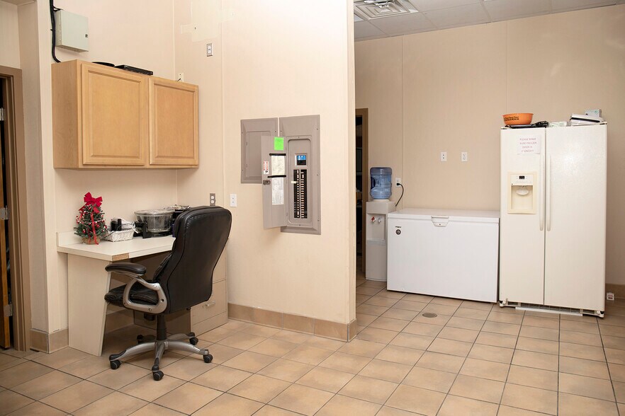 More Photos Of 204 S Main St, Federalsburg Storefront Retail Office For Sale