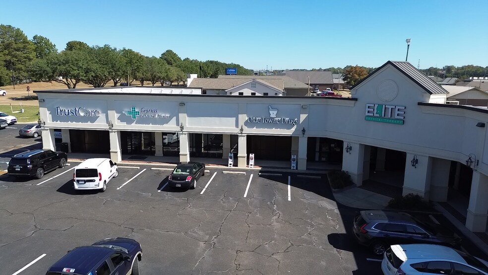 More Photos Of 1645 W Government St, Brandon Storefront For Lease