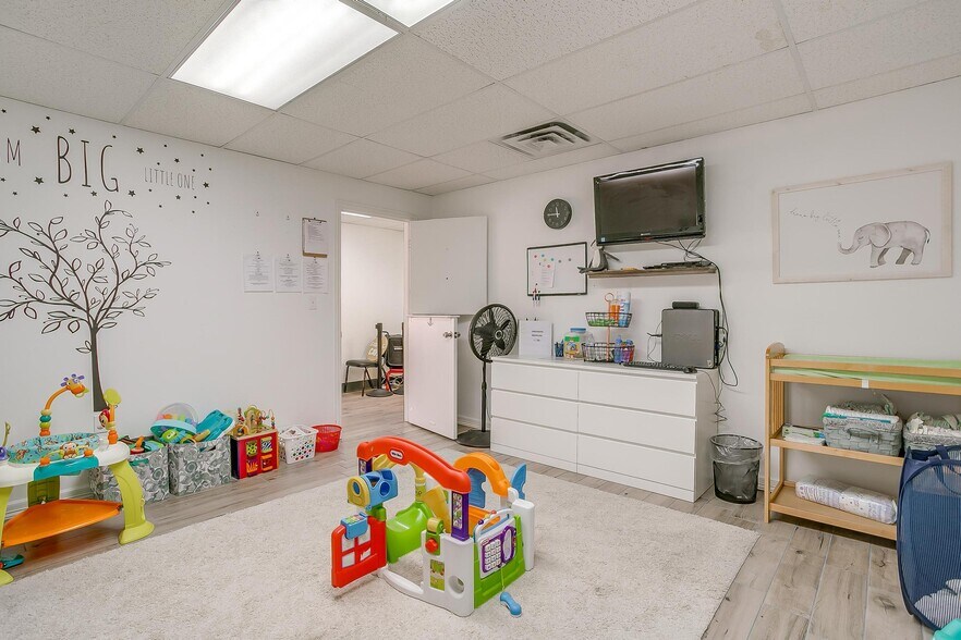 More Photos Of 1434 N Main St, Fort Worth Storefront Retail Office For Lease