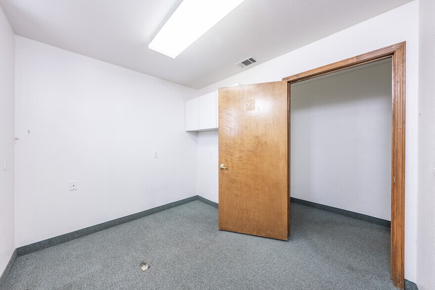 More Photos Of 927 O St, Firebaugh Healthcare For Sale