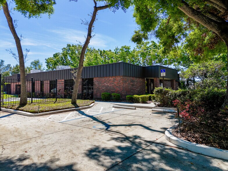 More Photos Of 5421 N 59th St, Tampa Office For Sale