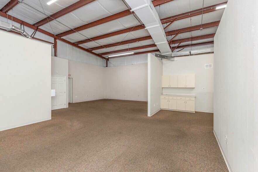 More Photos Of 16547 US Highway 19, Hudson Showroom For Lease