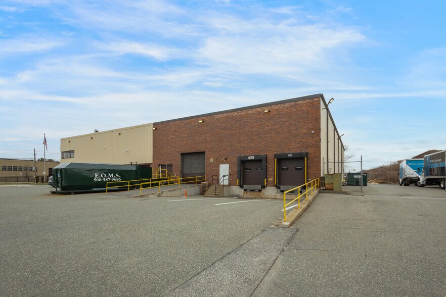 More Photos Of 900 W Chestnut St, Brockton Warehouse For Lease