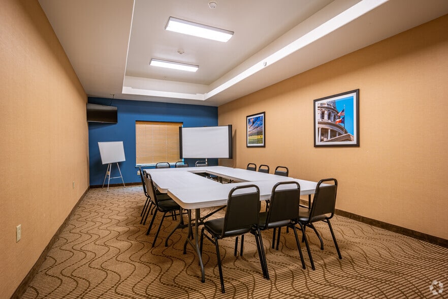 More Photos Of 5100 7th St, Bay City Hotel For Sale