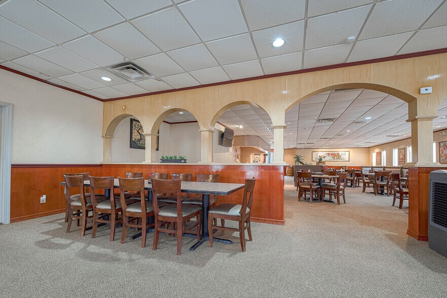 More Photos Of 1127 Marina Bay Dr, Kemah Restaurant For Sale
