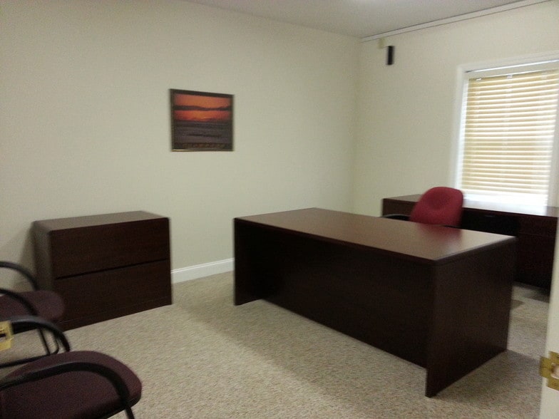 More Photos Of 106 Colony Park Dr, Cumming Office Residential For Lease