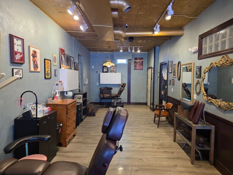 More Photos Of 5613 S 77 St, Omaha Storefront For Lease