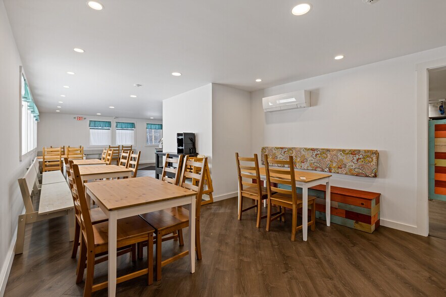 More Photos Of 205 W Main St, Liberty Restaurant For Sale