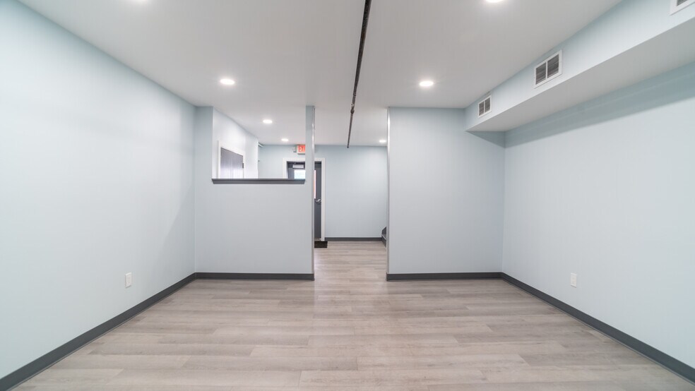 More Photos Of 125-127 Byassee Dr, Hazelwood Warehouse For Lease