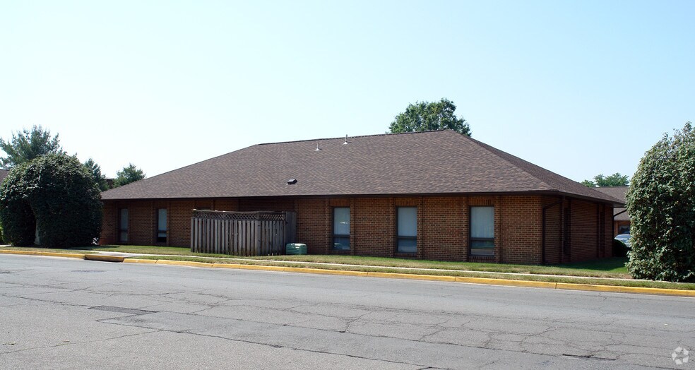 More Photos Of 9832-9834 Business Way, Manassas Medical For Lease