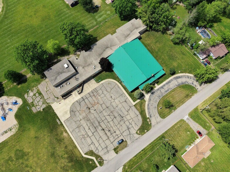 Primary Photo Of 900 Oak St, Lennon Schools For Sale
