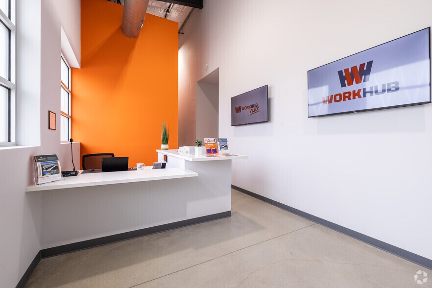 More Photos Of 1027 Outpost Dr, Conroe Showroom For Lease