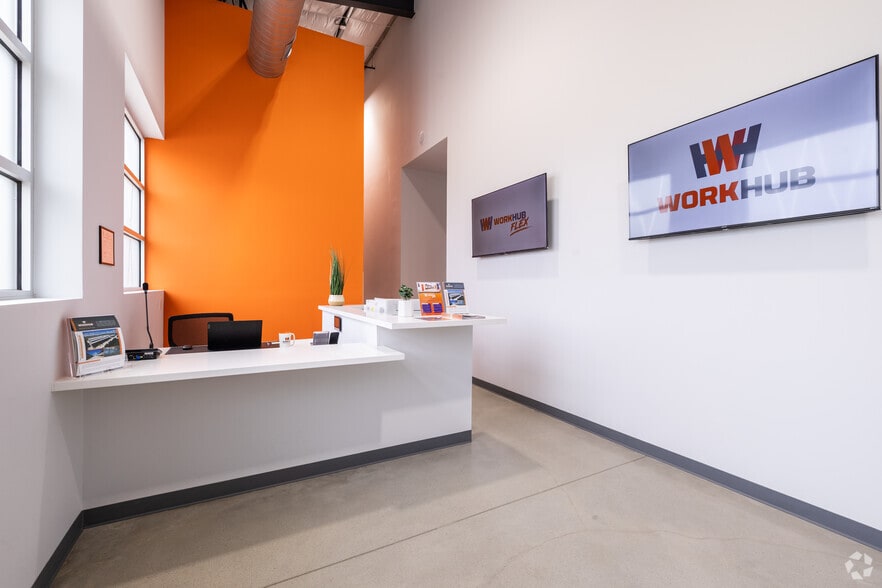 More Photos Of 1027 Outpost Dr, Conroe Showroom For Lease