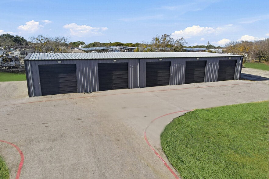 More Photos Of 2550 W US Highway 377, Granbury Flex For Sale