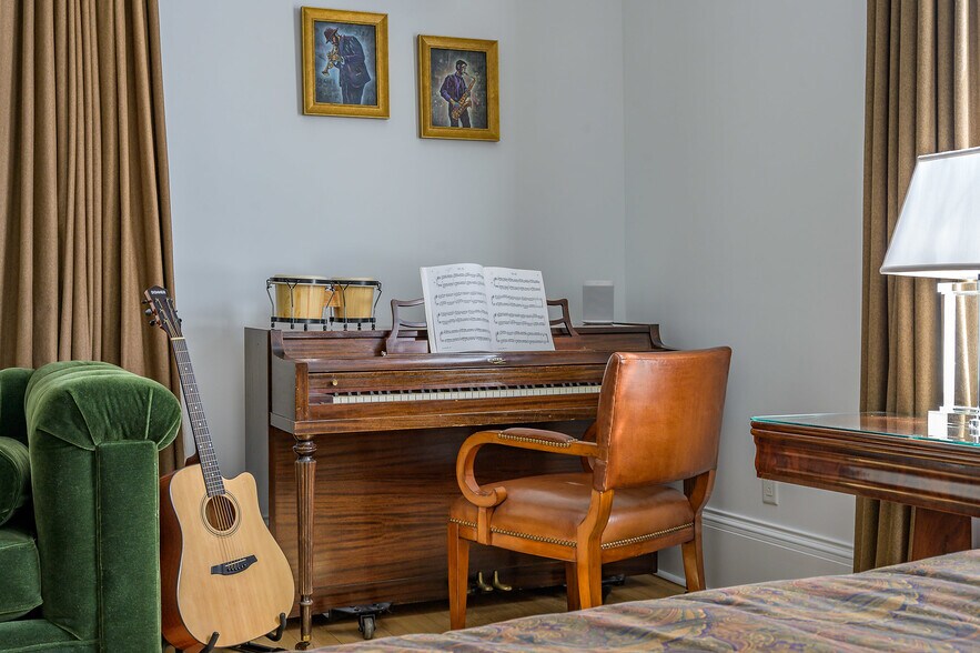 More Photos Of 2 Kemble St, Lenox Hospitality For Sale