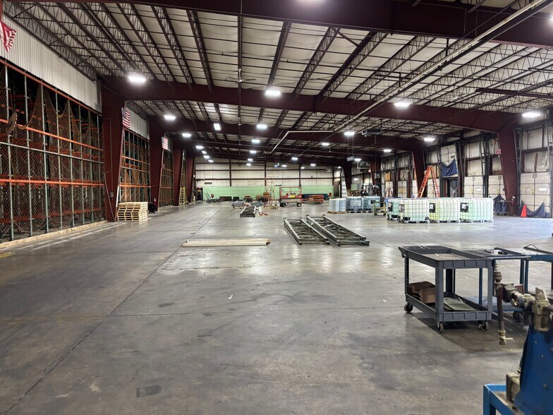 More Photos Of 1255 Oak St, Elkhart Manufacturing For Sale