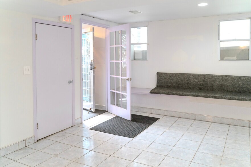 More Photos Of Northern Blvd, East Elmhurst Office Residential For Lease