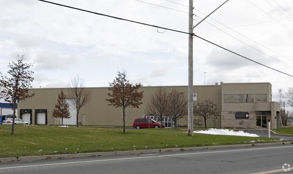 More Photos Of 2090 Rue Bombardier, Ste-Julie Warehouse For Sale