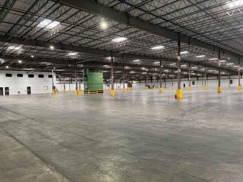 More Photos Of 7110 E Washington St, Mebane Distribution For Lease