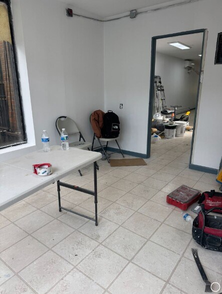 More Photos Of 8822 Roosevelt Ave, Jackson Heights Specialty For Lease