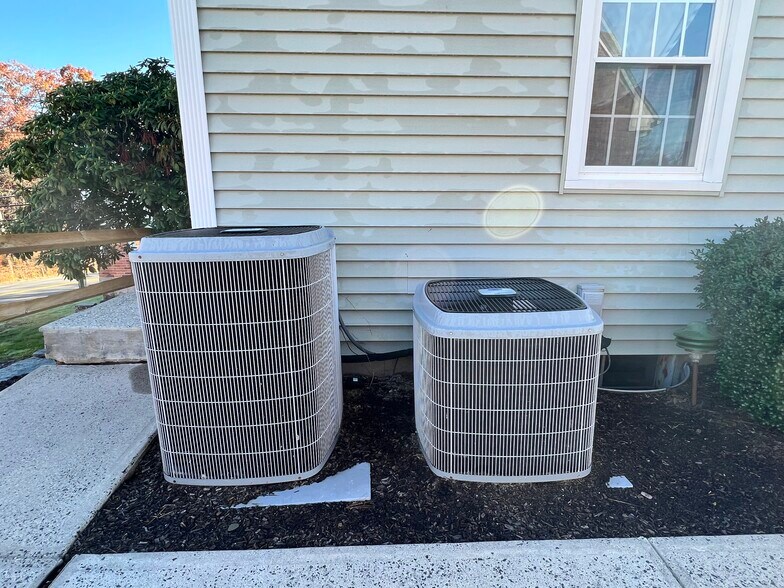 More Photos Of 381 Hubbard St, Glastonbury Loft Creative Space For Lease