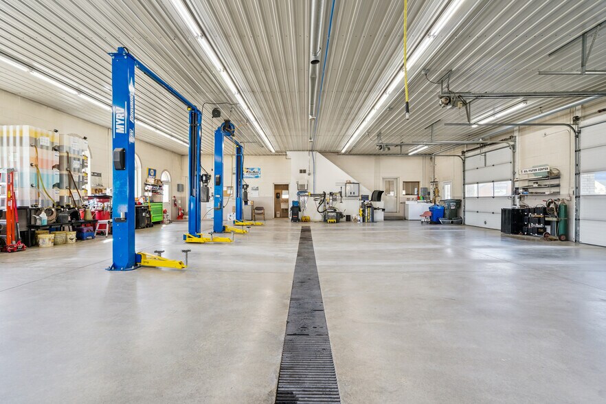 More Photos Of 702 Short St, Decorah Office For Sale