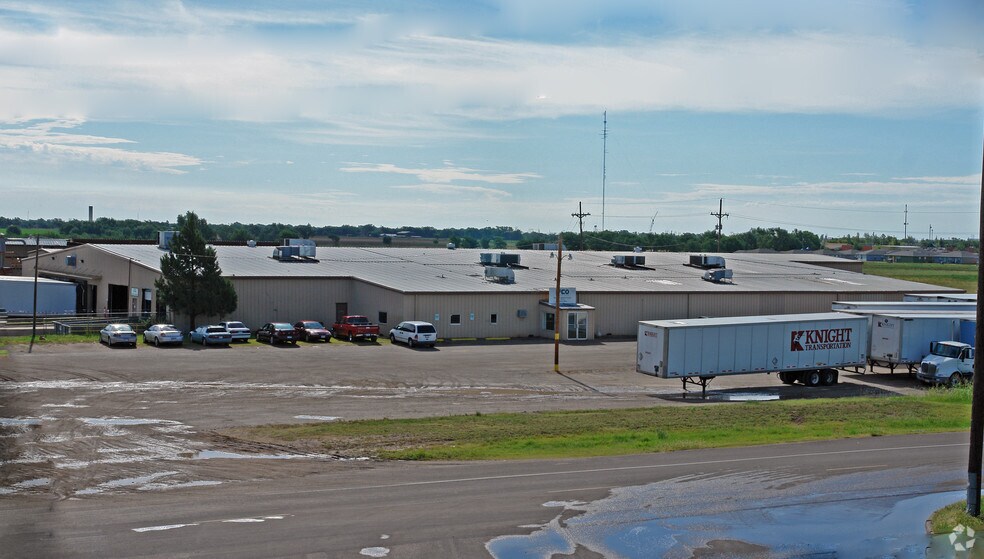 Primary Photo Of 3700 N Quincy St, Plainview Warehouse For Sale