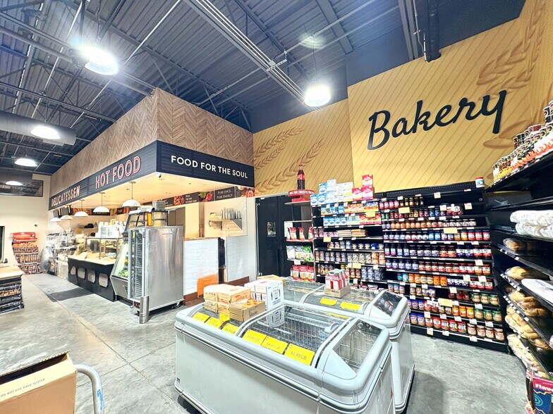 More Photos Of 96 Grove St, Waterbury Supermarket For Sale