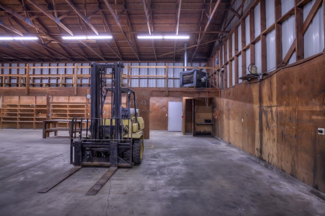 More Photos Of 220 S 9th St, Philomath Truck Terminal For Sale