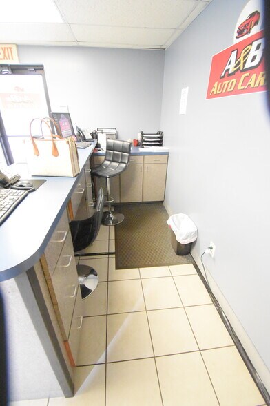 More Photos Of 300 Washington St, Rensselaer Auto Repair For Sale