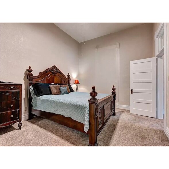 More Photos Of 117 W Harrison Ave, Guthrie Storefront Retail Residential For Sale