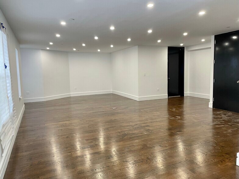 More Photos Of 94-01-94-03 101st Ave, Ozone Park Apartments For Lease